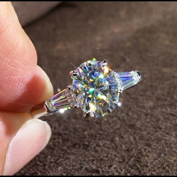 Gorgeous 925 Silver Rings Oval CZ Diamond Ring with side Baguettes - Picture 2 of 5